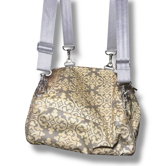 Petunia Pickle Bottom Large Carryall Berkshire Geometric Pattern Diaper Bag - Picture 5 of 16